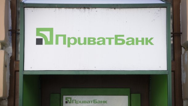 Українці скаржаться на масовий збій у роботі Приватбанку: система запрацювала
