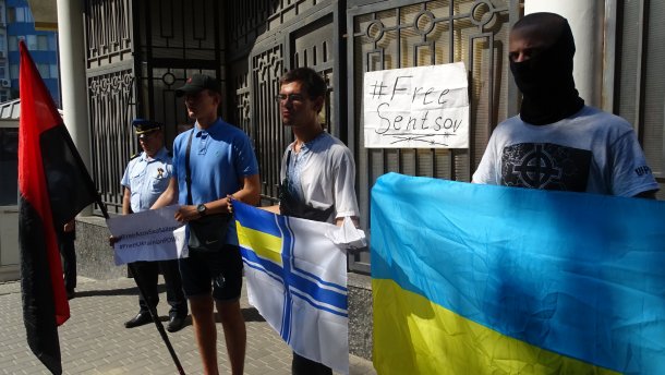 В Одесі пікетували консульство Росії на підтримку полонених українських моряків: фото