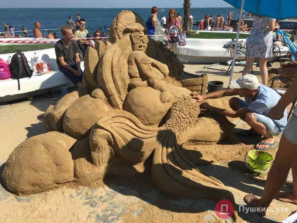 В Одессе на побережье прошел фестиваль песчаных скульптур. Фоторепортаж