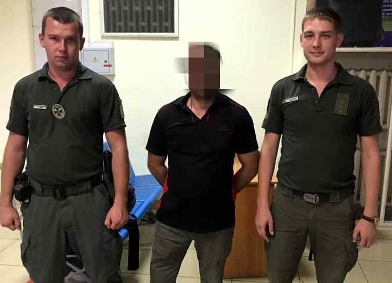 В одесском аэропорту задержали грузина, которого Интерпол разыскивал за убийство