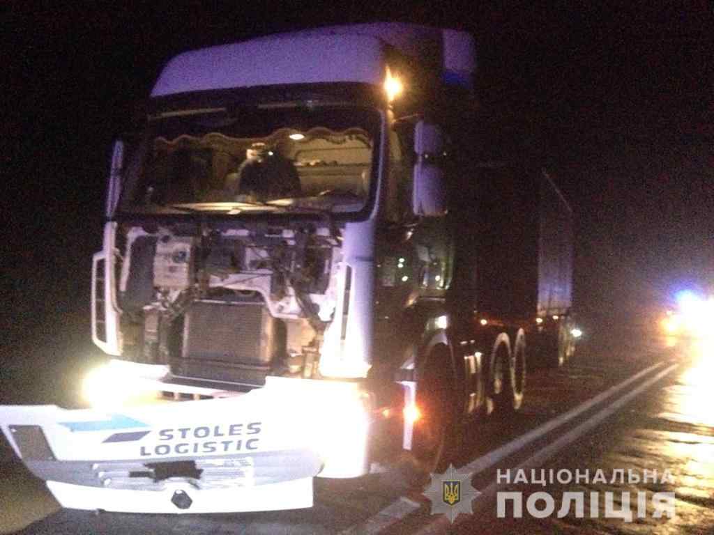 В Одесской области грузовик насмерть сбил пешехода, который выбежал на дорогу. Фото