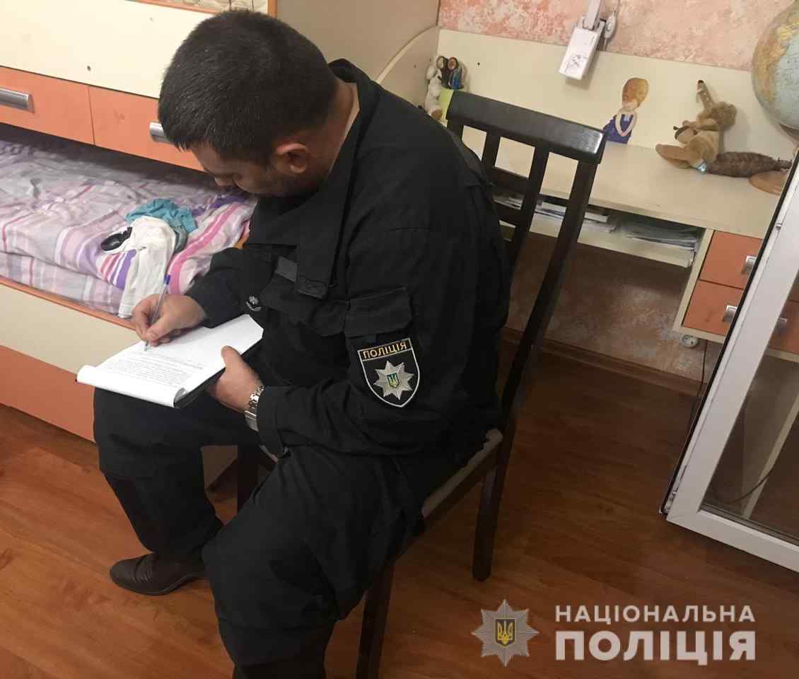 В Одесской области умер 10-летний мальчик: он запутался в канате шведской стенки . Фото
