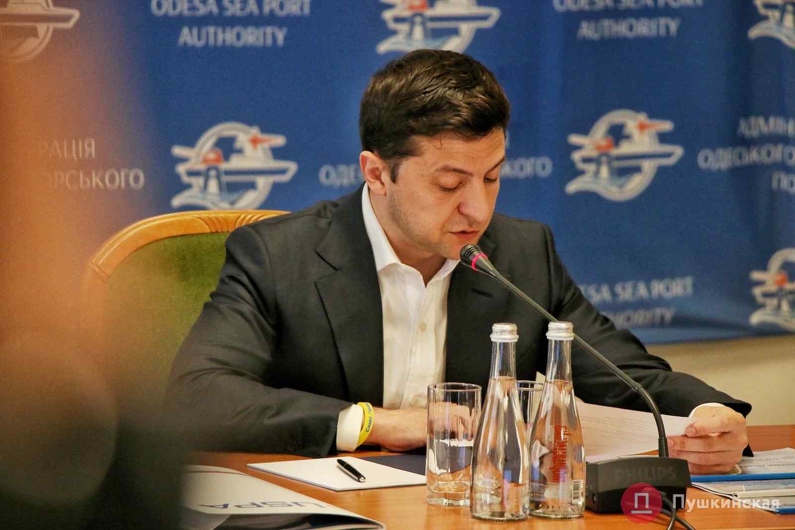 В Одессу прибыл президент Украины и попросил и.о. главы ГФС уйти в отставку. Видео