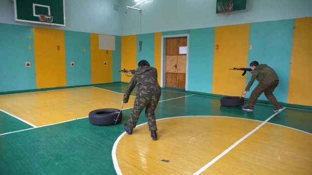 Вчитель з Харкова проводить унікальні уроки з патріотичного виховання: захопливі фото та відео