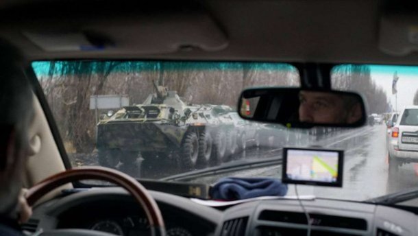 Величезна колона військової техніки бойовиків покинула Луганськ: зявилось відео