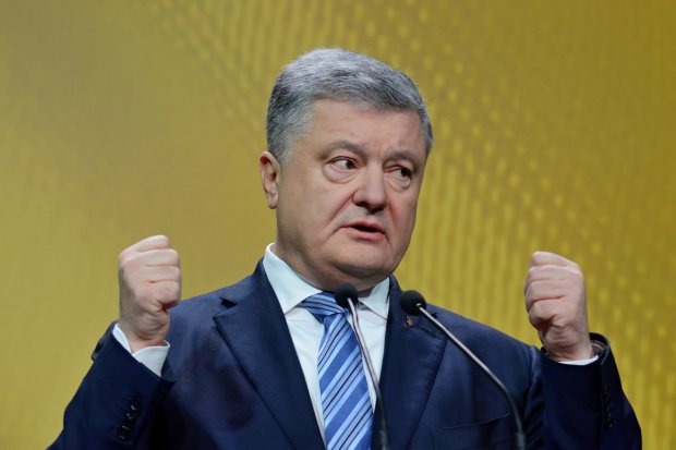 Як та скільки разів Порошенко порушував Конституцію
