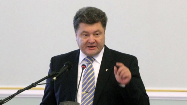 Як відпочинок Порошенка на Мальдівах повязаний з антикорупційними війнами