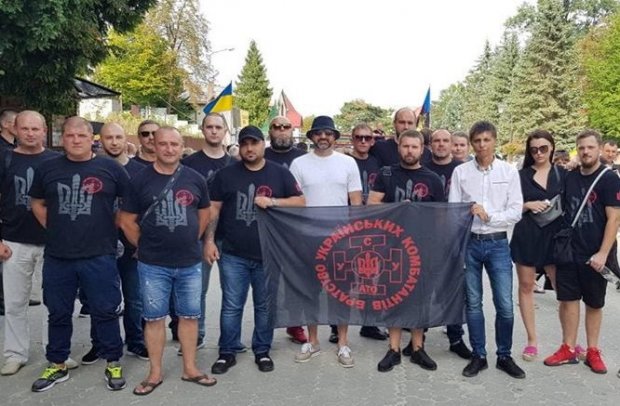 Зірвана сесія та бійка: як псевдоактивісти жорстоко воюють за землю на Львівщині