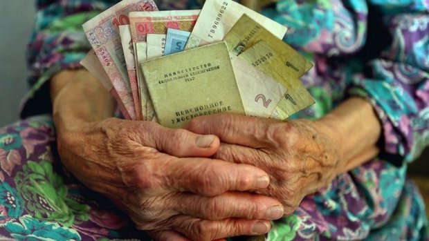 За що насправді сплачують податки заробітчани, студенти та пенсіонери
