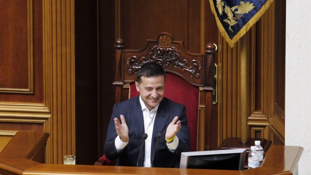 Зеленський підписав закон про відтермінування штрафів для євроблях