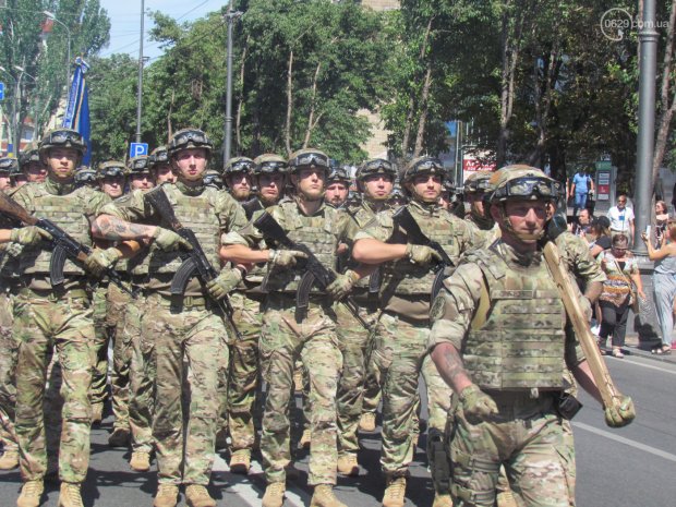 Зеленський відвідав Маріуполь у річницю звільнення міста