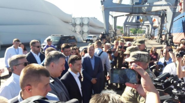 Зеленський відвідав Маріуполь у річницю звільнення міста