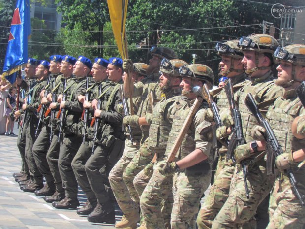 Зеленський відвідав Маріуполь у річницю звільнення міста