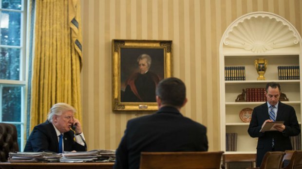 Журналісти зауважили цікаву деталь у розмовах Трампа з Путіним і Меркель