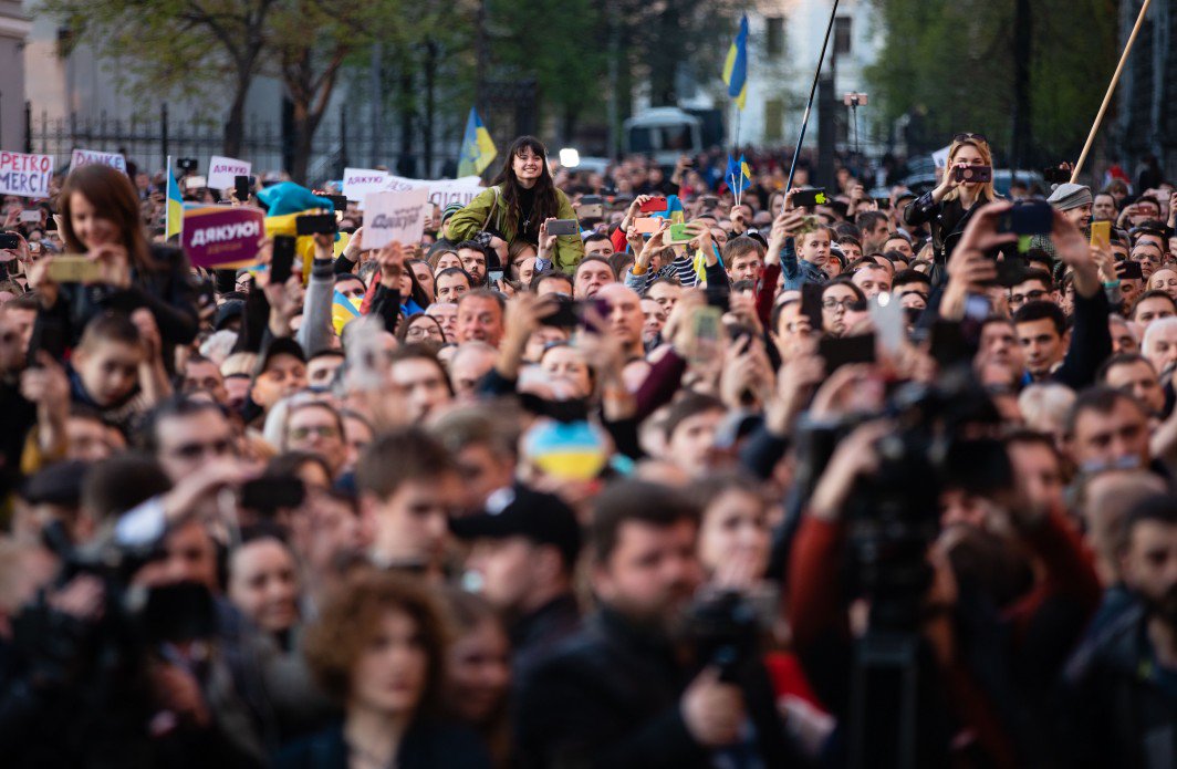 Акция Спасибо, Петр: Под Администрацией президента собрались сторонники Порошенко (фото, видео)