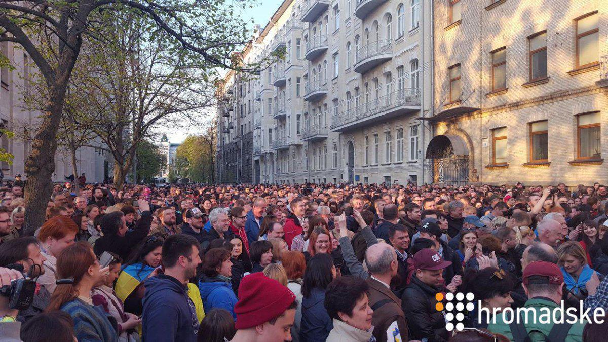 Акция Спасибо, Петр: Под Администрацией президента собрались сторонники Порошенко (фото, видео)