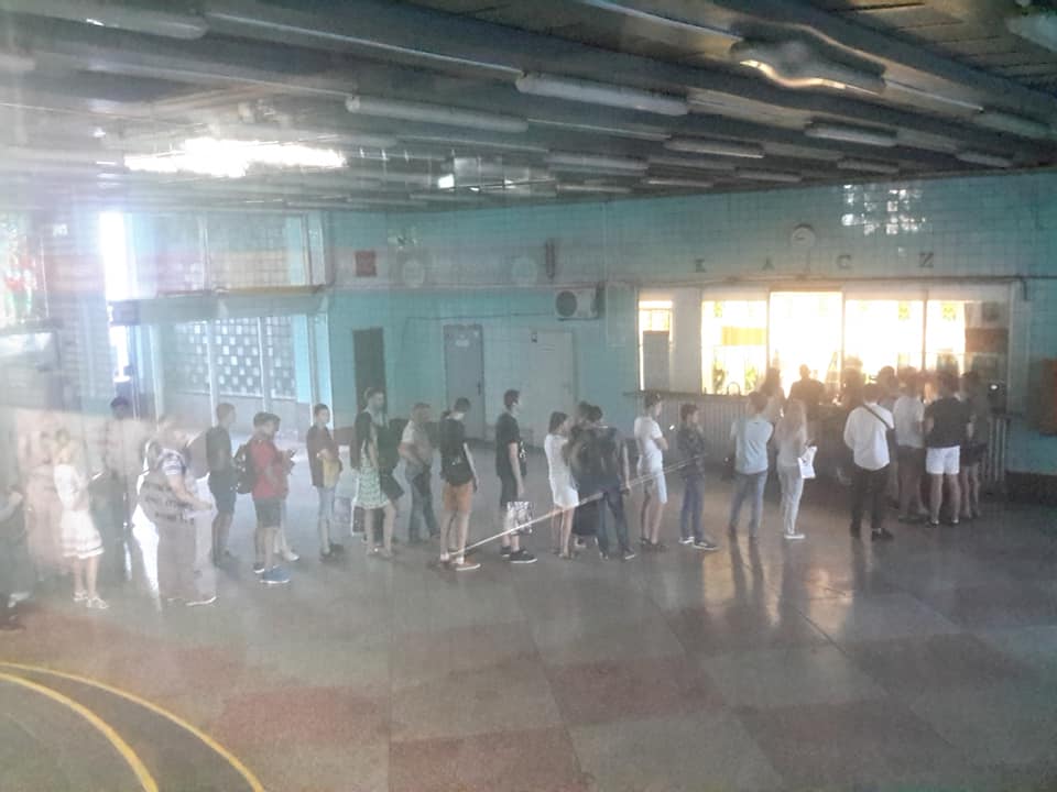 Аншлаг в столичном метро: киевляне массово пополняют карты и покупают проездные