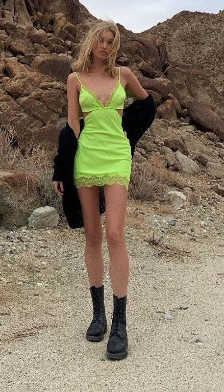 Без белья и в питоновых брюках: стильный лук ангела Victoria's Secret Эльзы Хоск