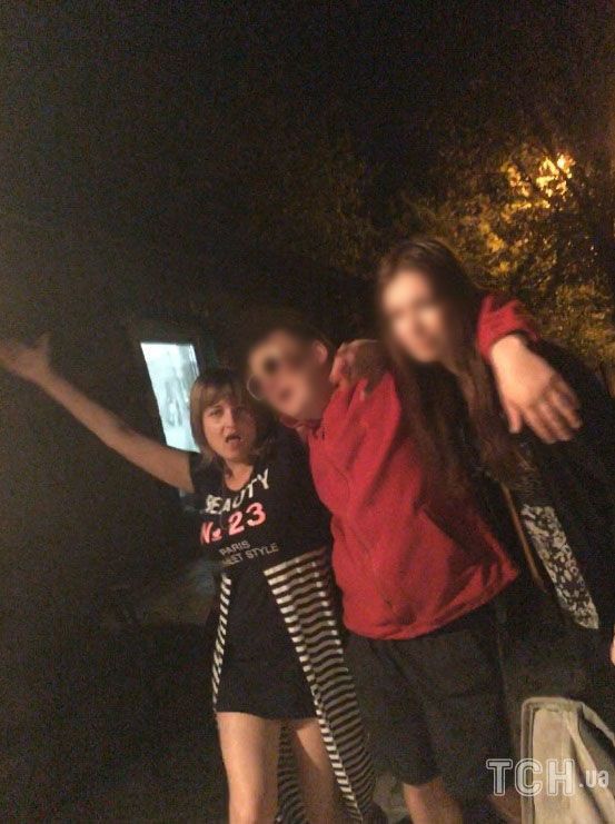 Дали 15 тысяч долларов. Я потратила на гульки и наркотики