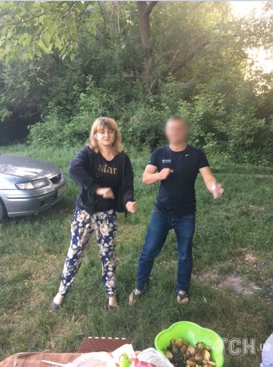 Дали 15 тысяч долларов. Я потратила на гульки и наркотики