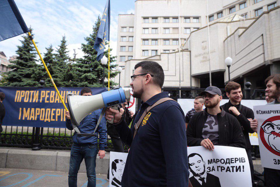 Драка под КСУ: в ходе пикета повздорили активисты «Свободы», «Нацкорпуса» и БПП (ФОТО)