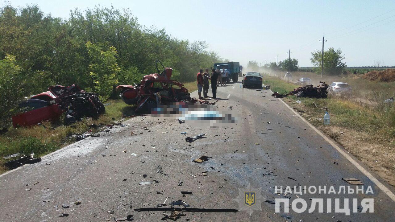 ДТП под Одессой унесло жизни четырех человек: опубликованы фото и видео