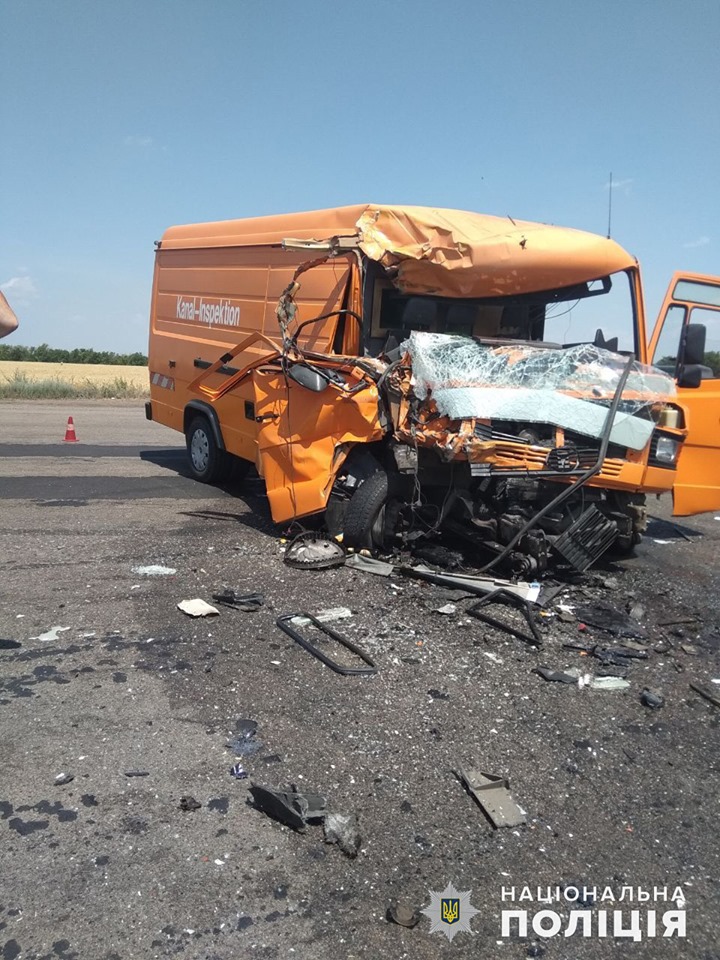 ДТП в Николаевской области: один пассажир погиб, 15 пострадали (ФОТО)