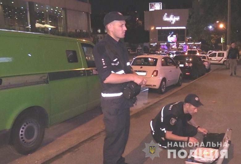 Дверь не закрыли: В Киеве ограбили инкассаторскую машину