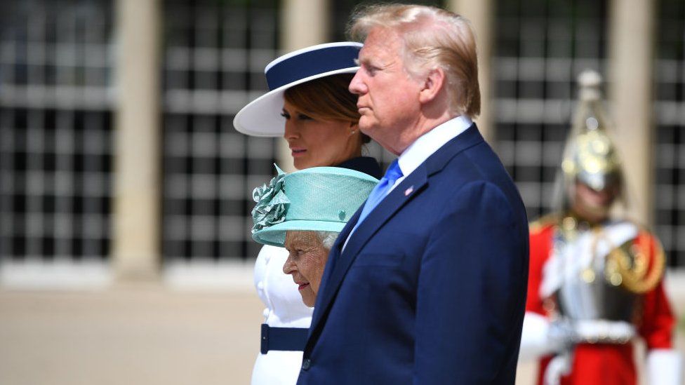 Елизавета II подарила Трампу книгу Черчилля (ФОТО)