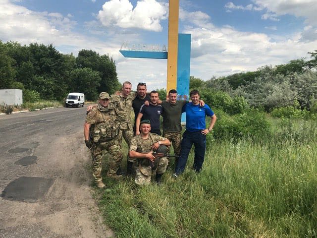 Федецкий, Тлумак и Кополовец сыграли в футбол с бойцами ВСУ в пригороде оккупированного Донецка