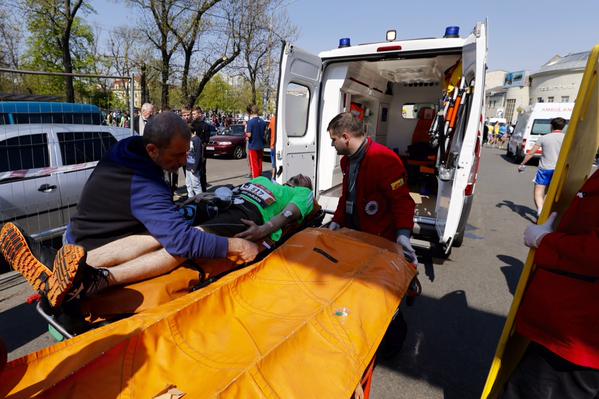 Финишировавших участников марафона в Киеве забрали скорые
