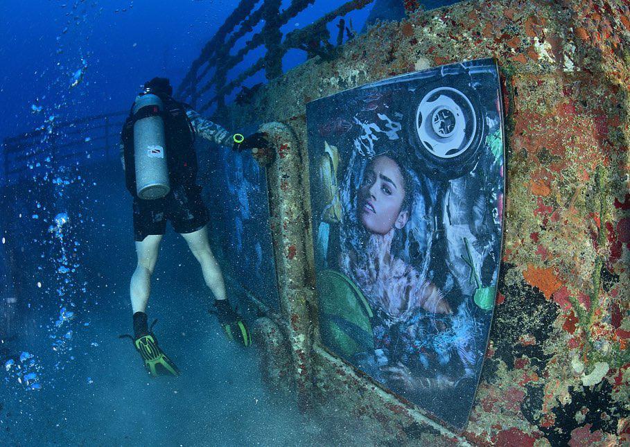 Фотограф организовал выставку снимков под водой для борьбы с загрязнением океана (ФОТО)