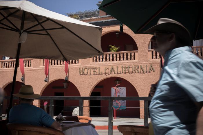 Группа Eagles подала в суд на мексиканский Hotel California
