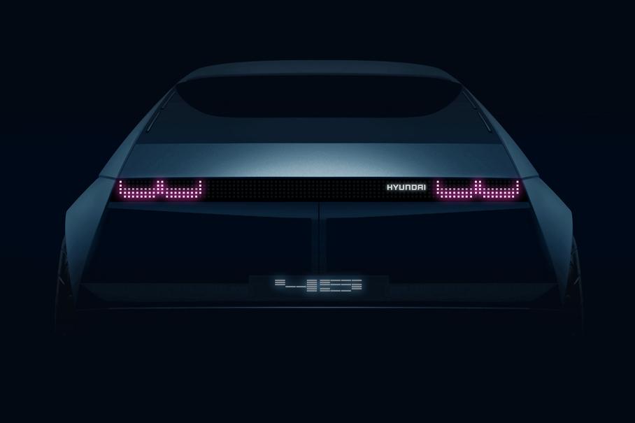 Hyundai представил дебютный тизер электрокара в ретро-стиле (ФОТО, ВИДЕО)