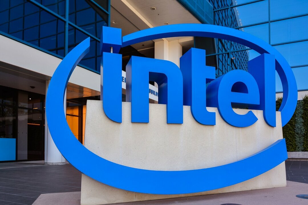 Intel обвалила чистую прибыль на 17%