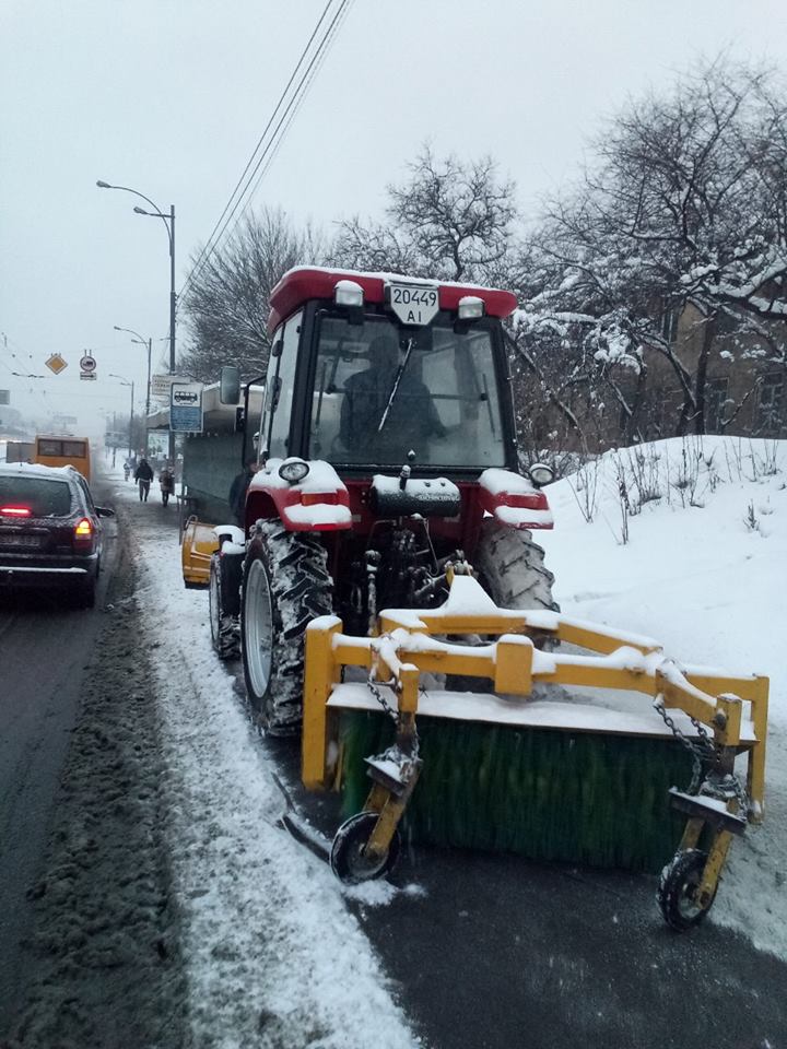 Киев остановился в серьезных пробках, в городе уже десятки аварий