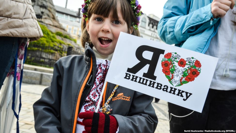Киевляне отметили День вышиванки Цепью единения, - фоторепортаж