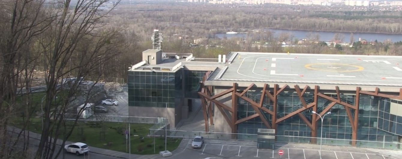 Киевский апелляционный суд отменил арест вертолетной площадки Януковича