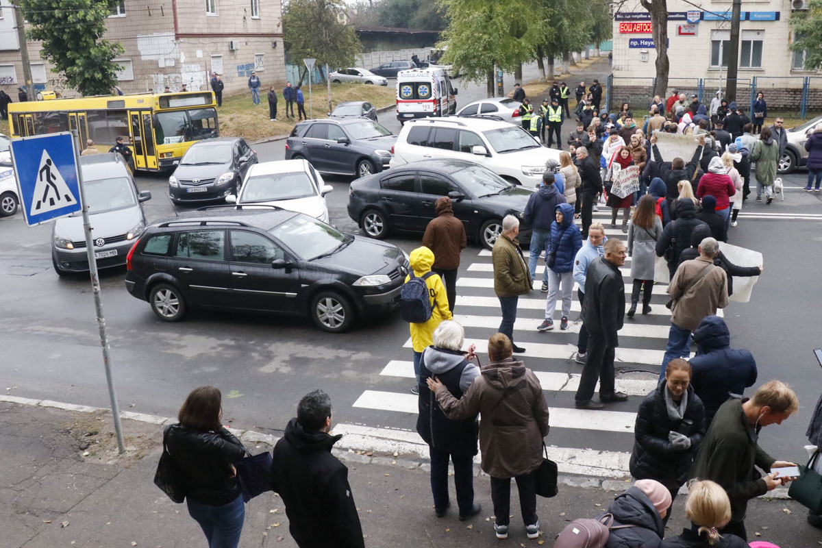 Коммунальный протест: митинг киевлян перекрыл проспект Науки (ФОТО, ВИДЕО)