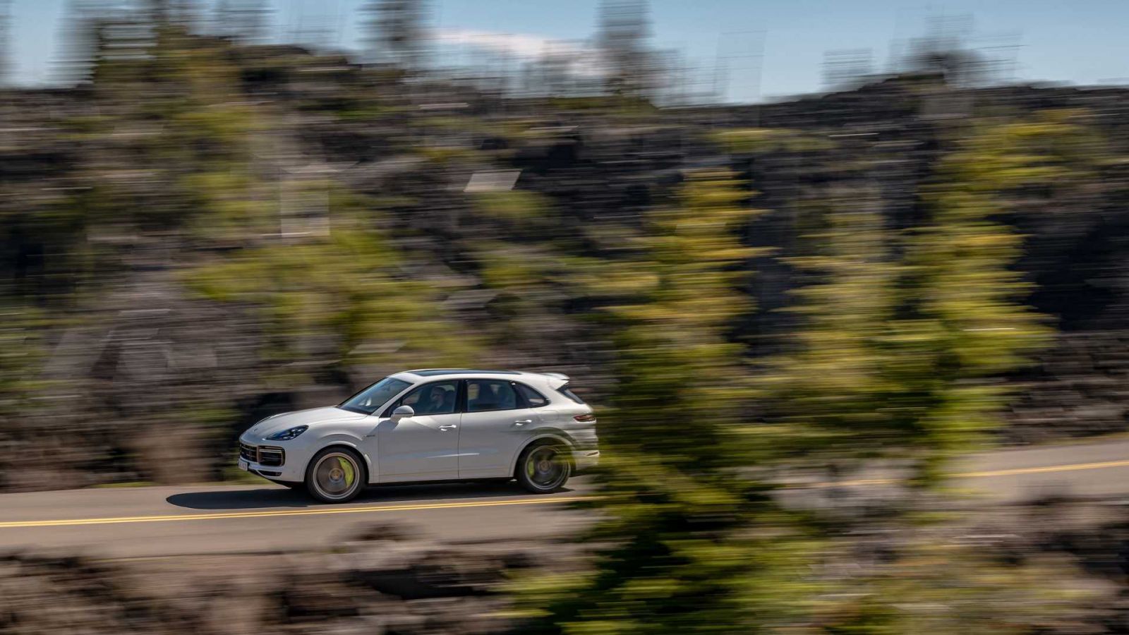 Компания Porsche представила флагманские модификации кроссовера Cayenne (ФОТО)