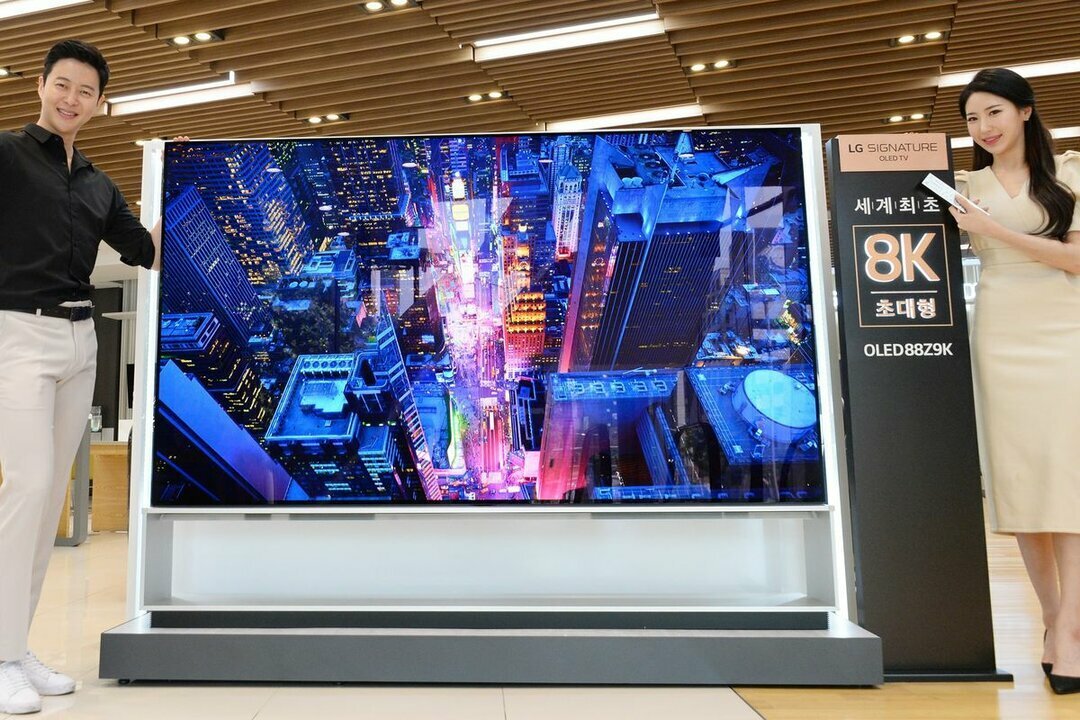 LG начала продавать гигантский телевизор
