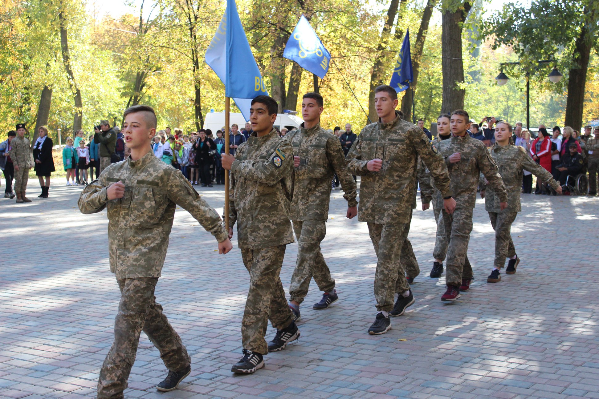 Марш, полевая кухня и выставка военной техники: Как отметили День защитника Украины в прифронтовой Авдеевке (фото)