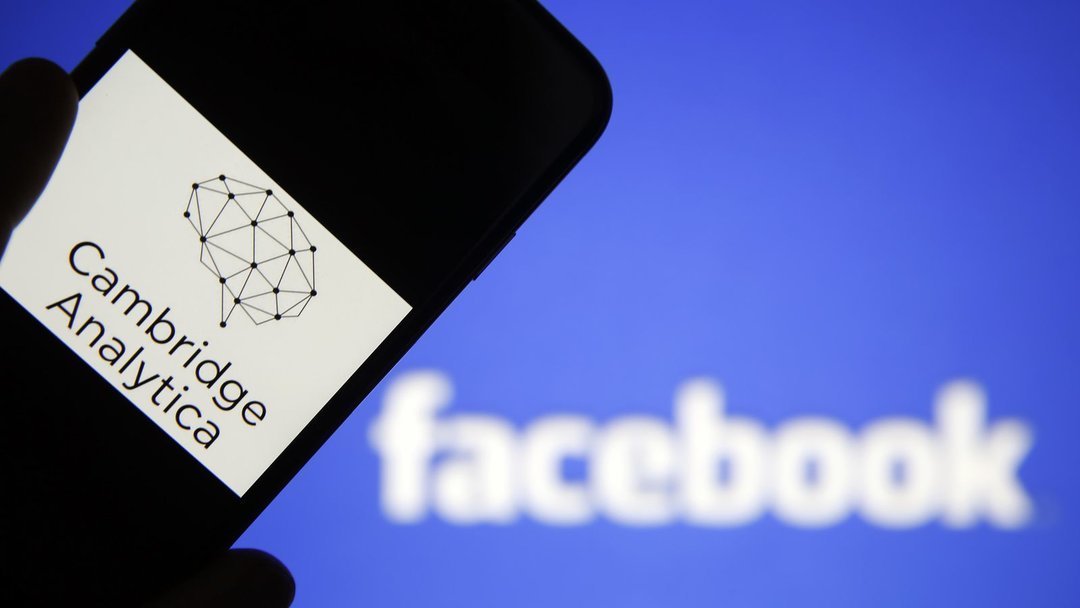 Материнская компания скандальной Cambridge Analytica работала в Украине