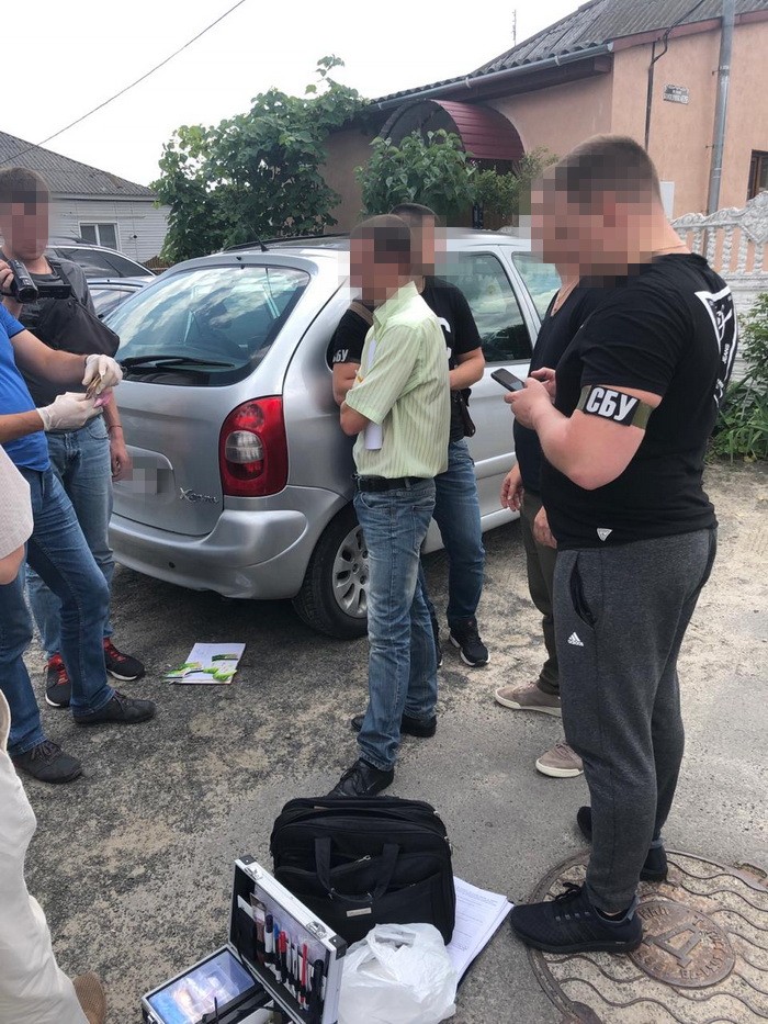 Майора ровенской полиции уличили в получении взятки талонами на топливо — СБУ (ФОТО)