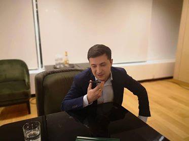 Мерси боку: Макрон позвонил Зеленскому в ночь выборов (ФОТО)