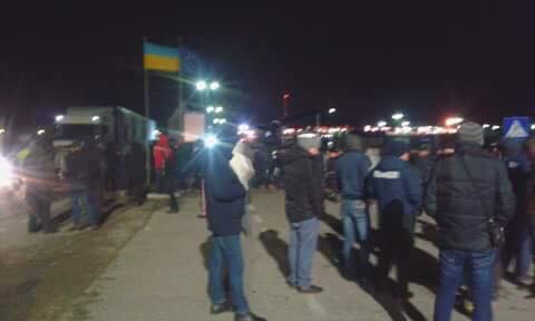 Митингующие заблокировали автодорогу на ПП Рава-Русская