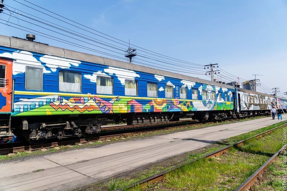 На Донбасс из Киева прибудет разноцветный поезд ГогольTrain (ФОТО)