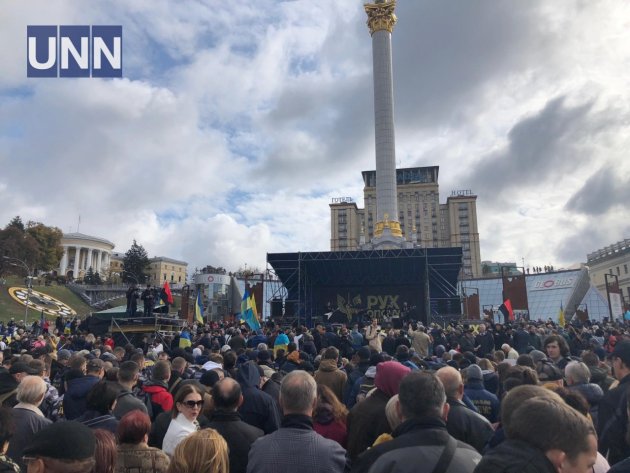 На Майдане тысячи людей собрались на вече против формулы Штайнмайера (ФОТО)