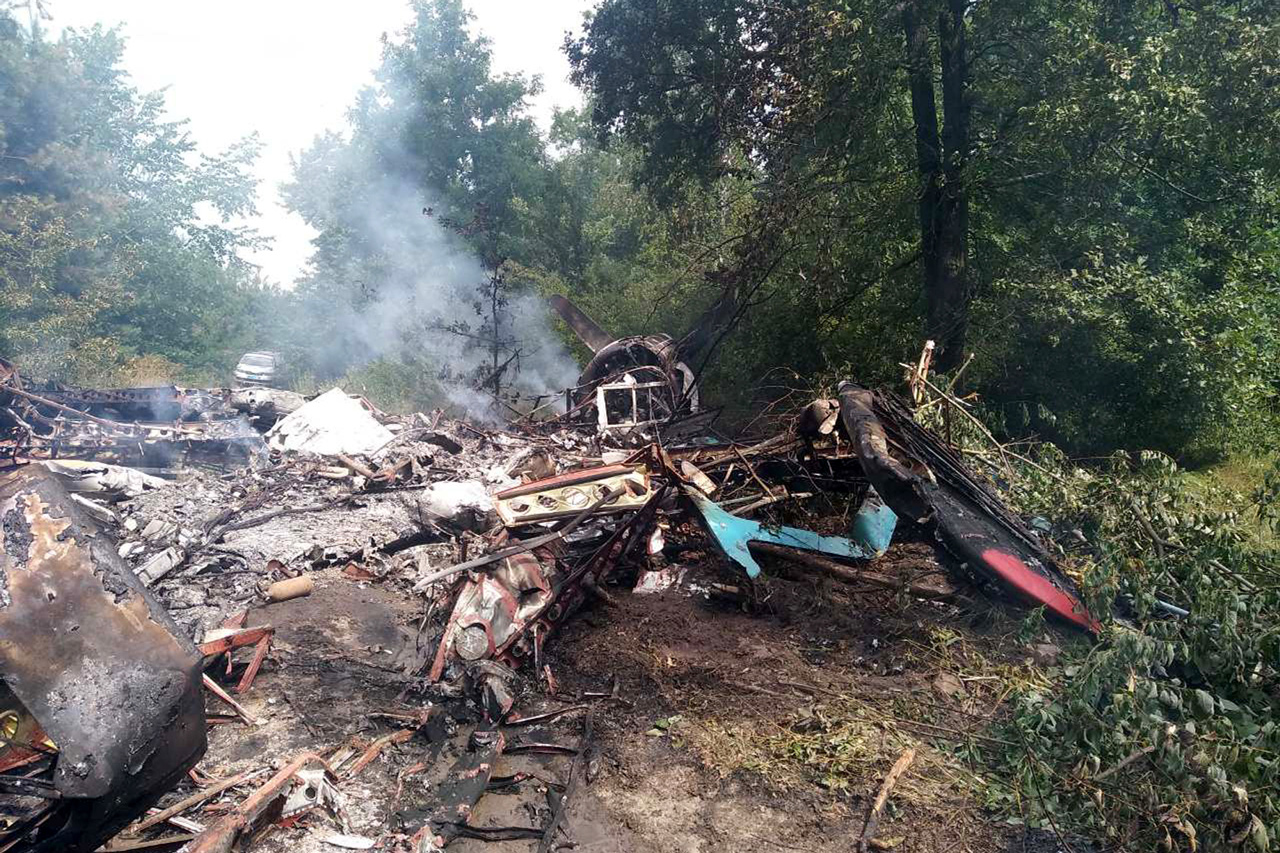 На Полтавщине после аварийной посадки сгорел самолет (ФОТО)