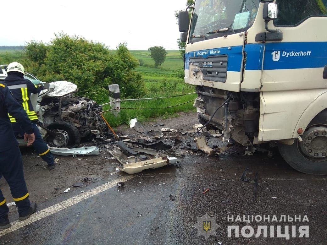 На Тернопольщине в ДТП погибла ремонтная бригада Укрэнерго (ФОТО)